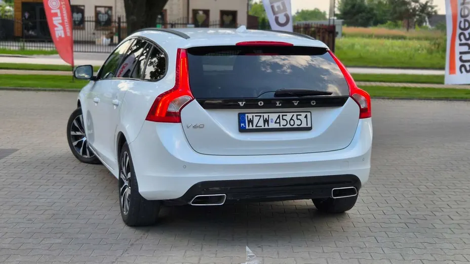 VOLVO V60 -