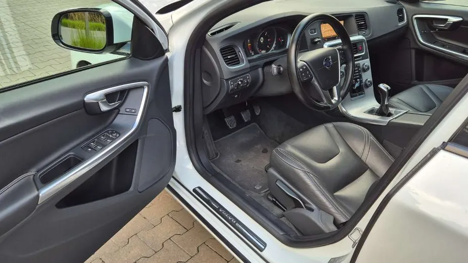 VOLVO V60 -