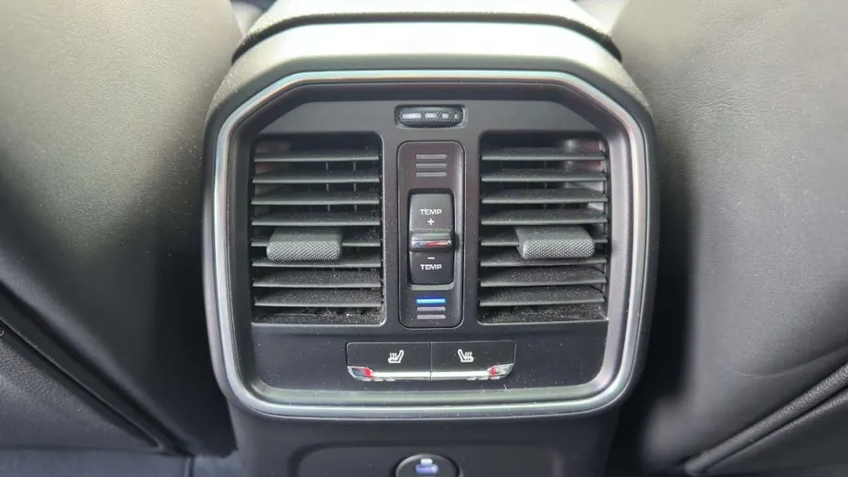 PORSCHE Macan -