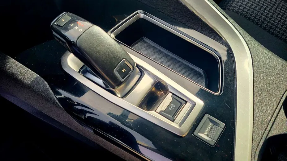 PEUGEOT 3008 -
