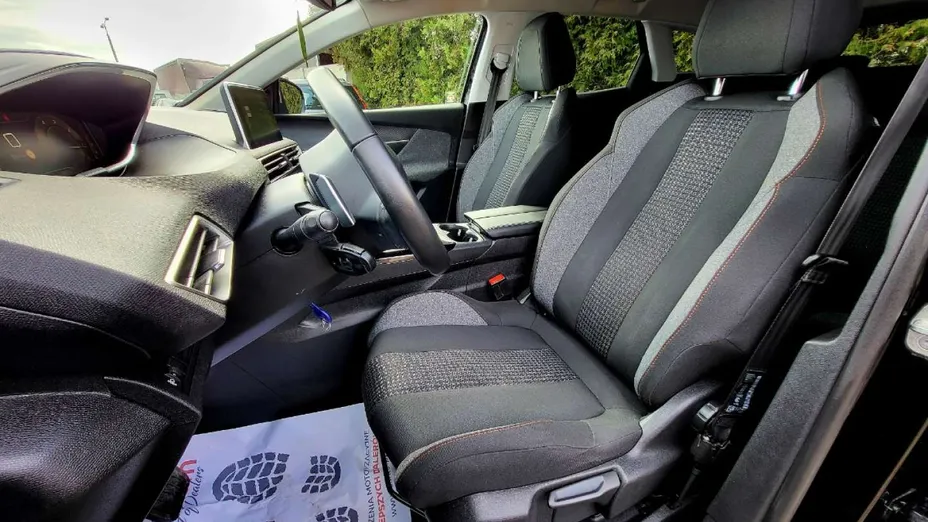 PEUGEOT 3008 -