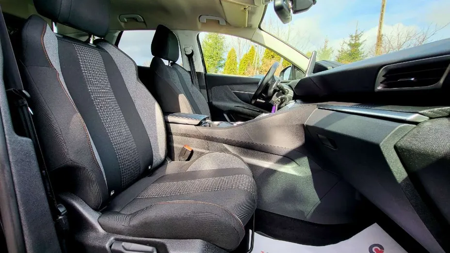 PEUGEOT 3008 -