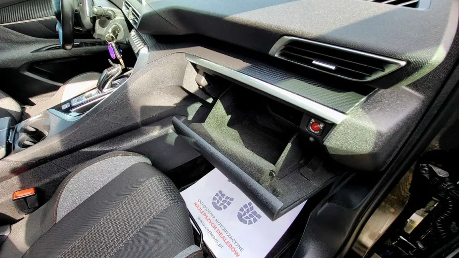 PEUGEOT 3008 -