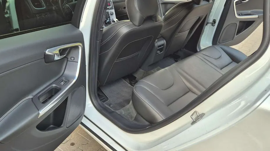 VOLVO V60 -