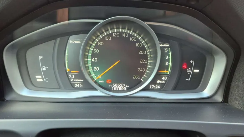 VOLVO V60 -