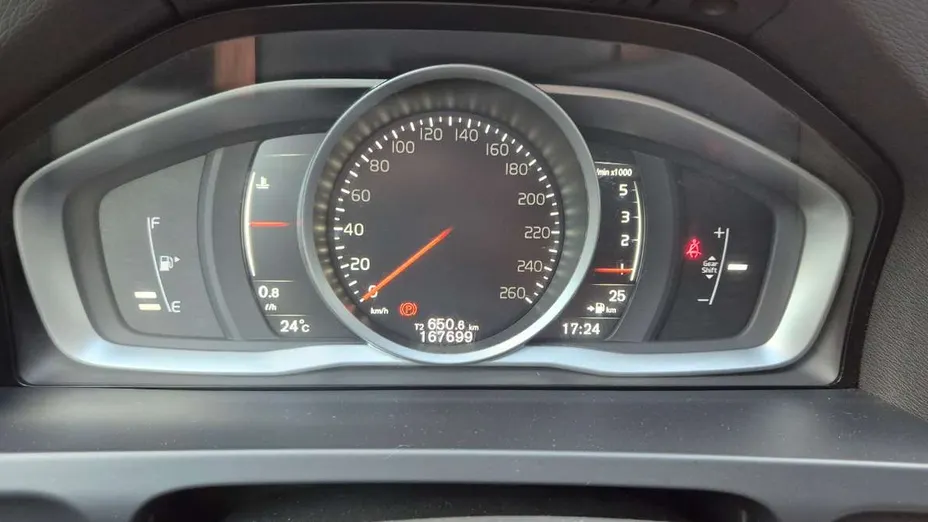 VOLVO V60 -