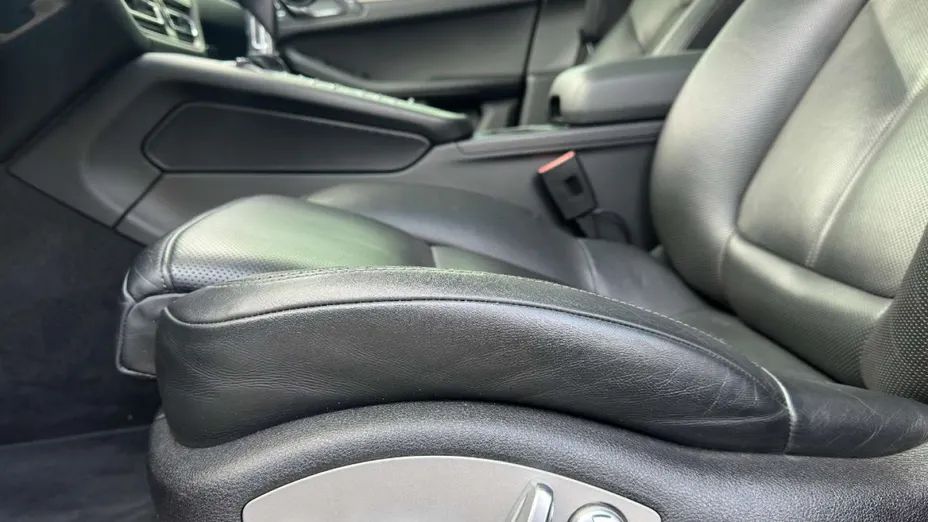 PORSCHE Macan -