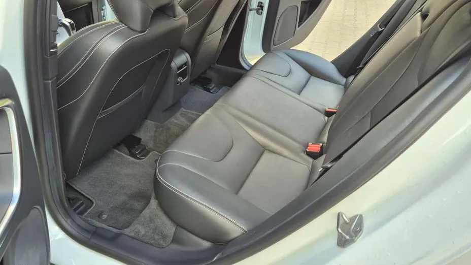 VOLVO V60 -