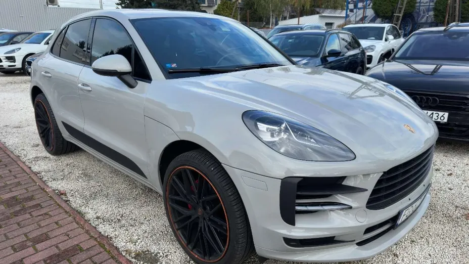 PORSCHE Macan -
