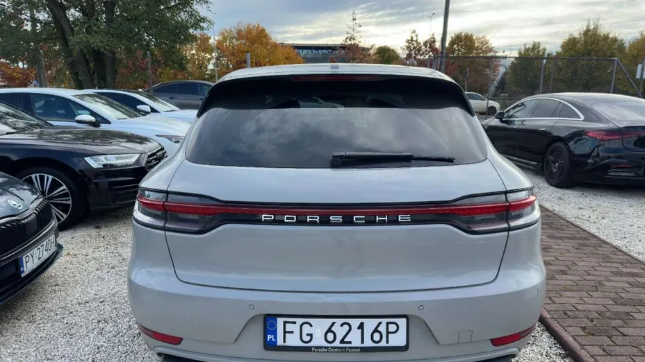 PORSCHE Macan -