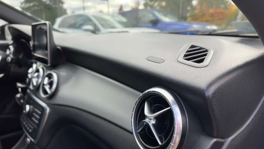 MERCEDES-BENZ CLA -