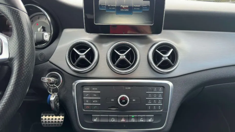 MERCEDES-BENZ CLA -