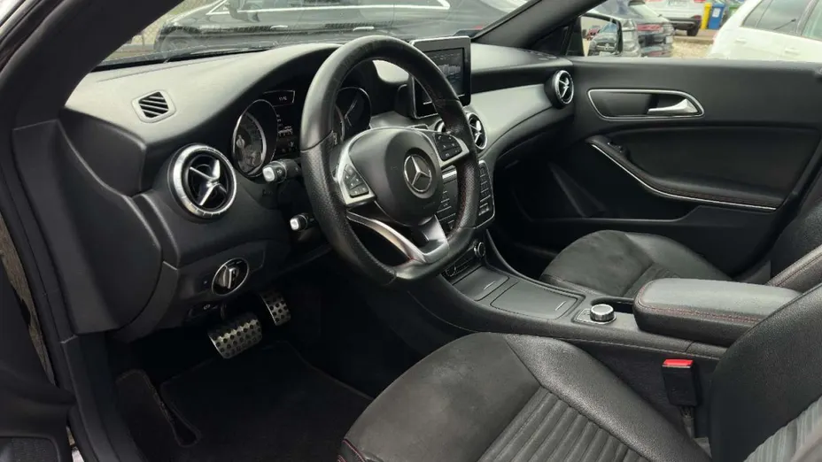 MERCEDES-BENZ CLA -