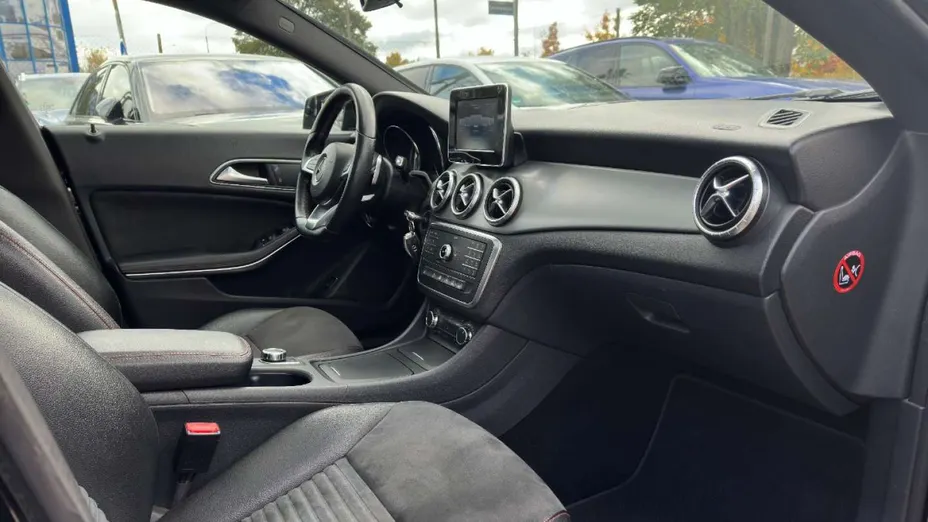 MERCEDES-BENZ CLA -