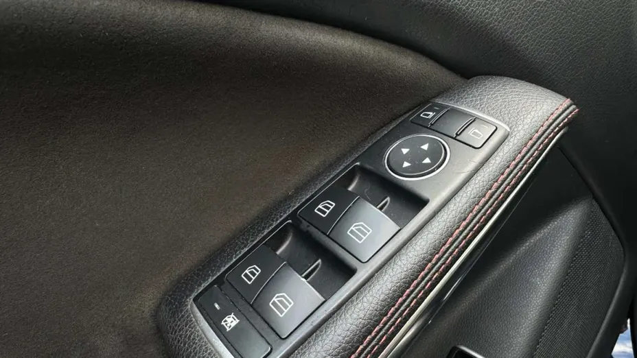 MERCEDES-BENZ CLA -