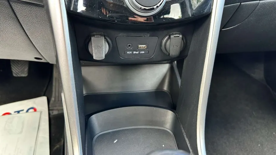 HYUNDAI i30 -