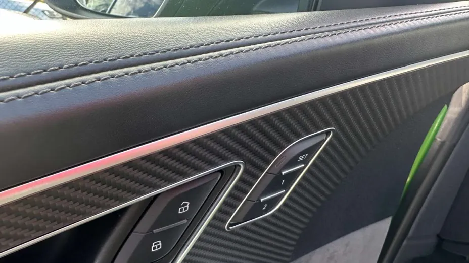 AUDI RS Q8 -