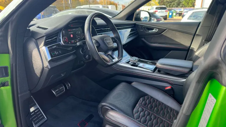 AUDI RS Q8 -