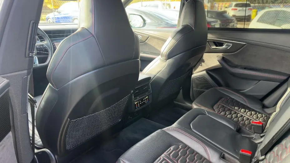 AUDI RS Q8 -
