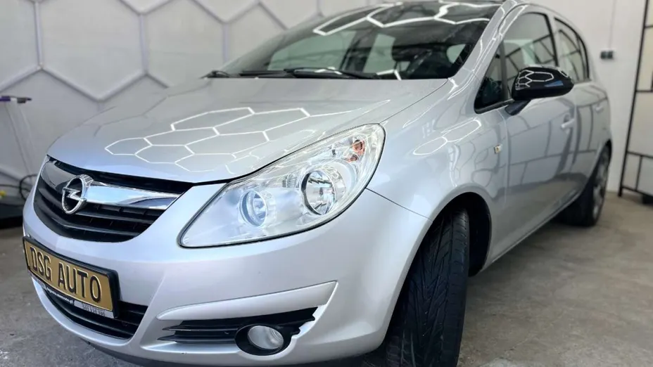 OPEL Corsa -