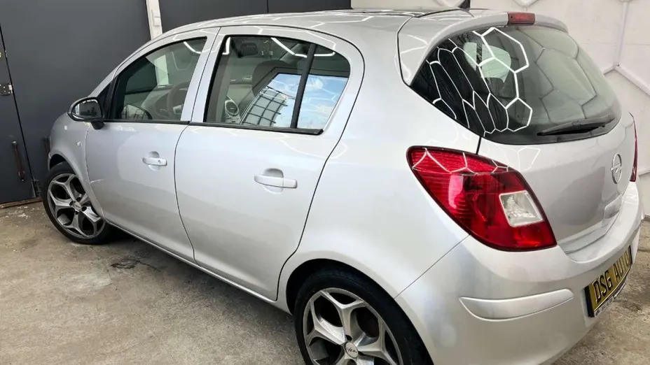 OPEL Corsa -