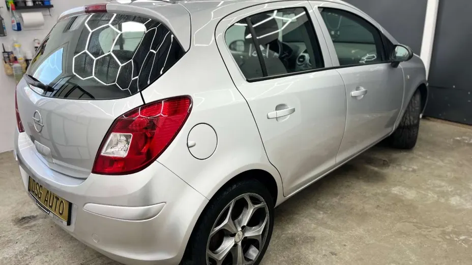 OPEL Corsa -
