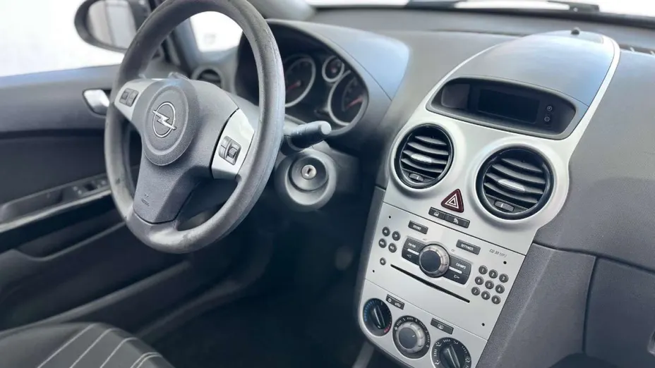 OPEL Corsa -