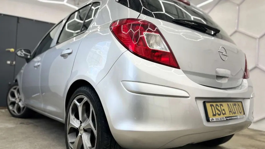 OPEL Corsa -