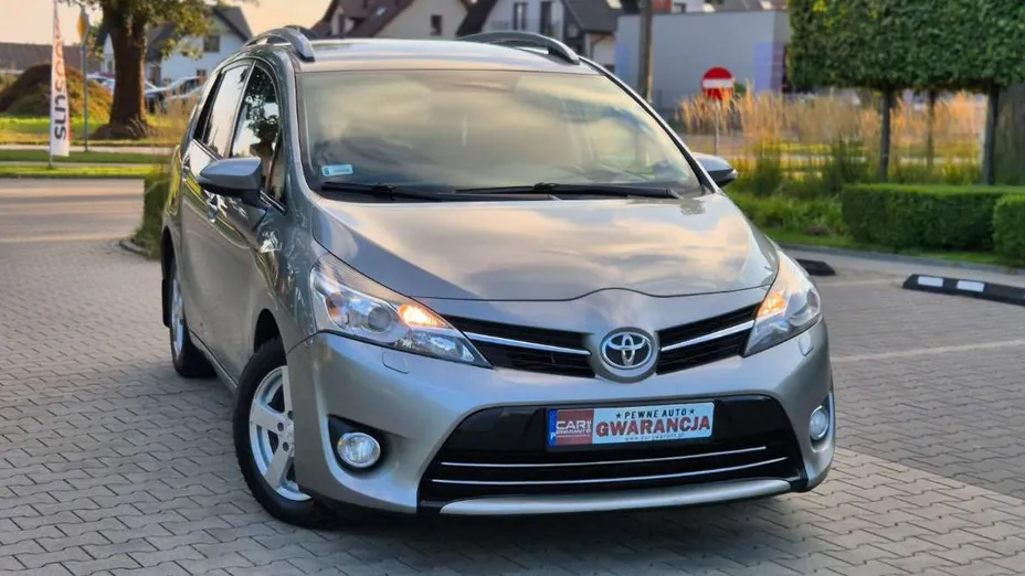 TOYOTA Verso -