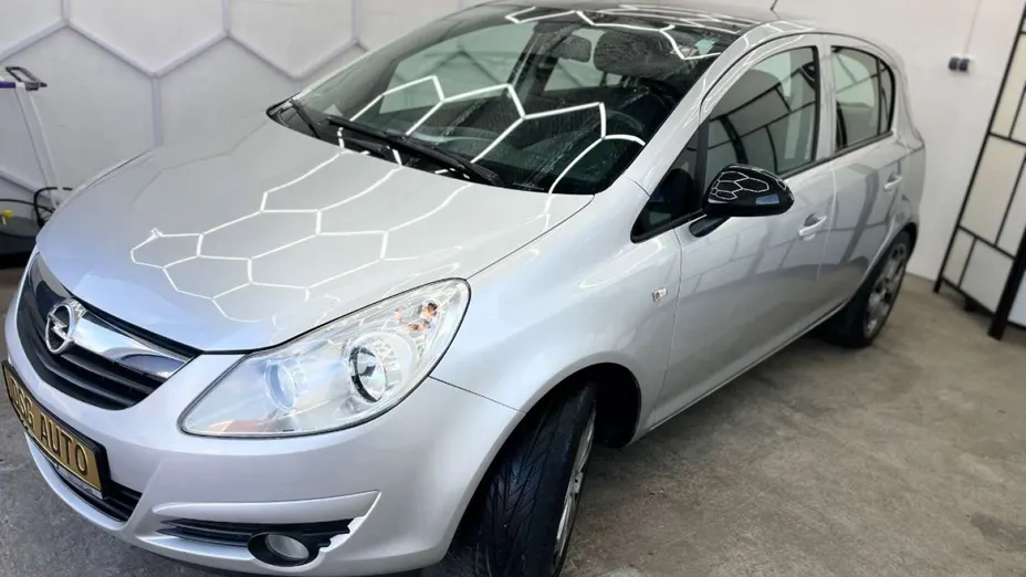 OPEL Corsa -