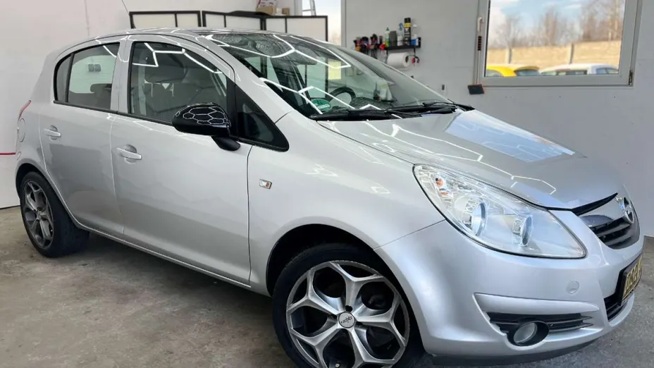 OPEL Corsa -
