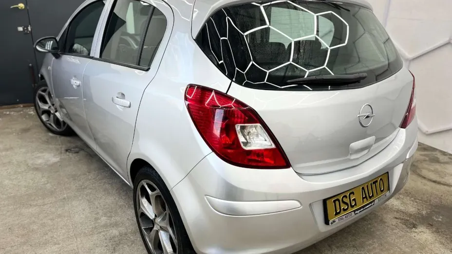 OPEL Corsa -