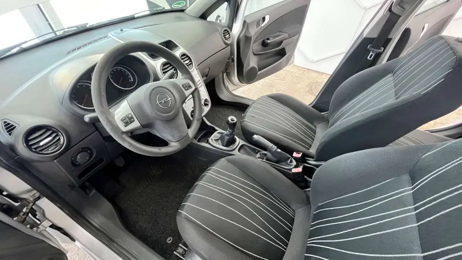 OPEL Corsa -