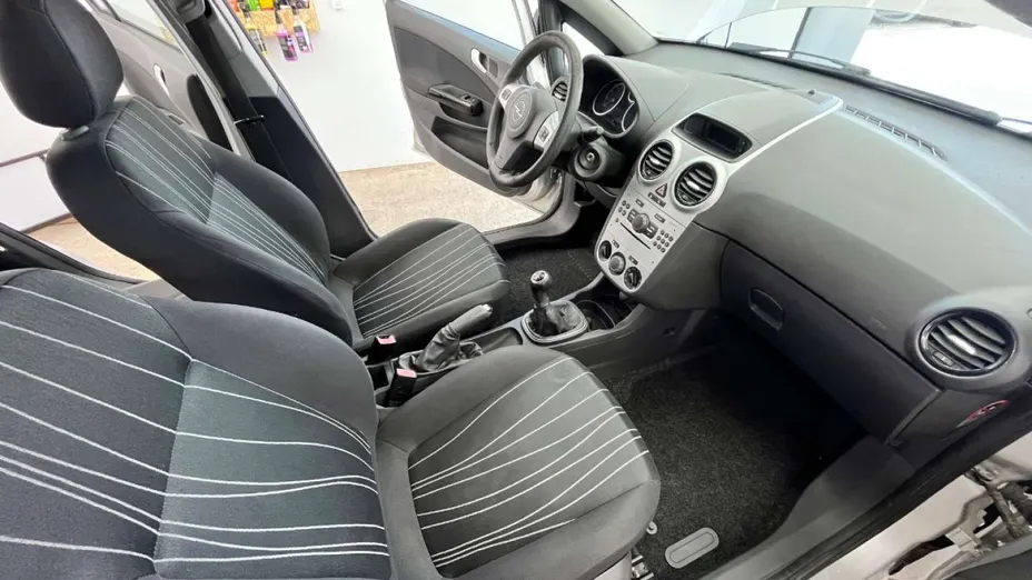 OPEL Corsa -