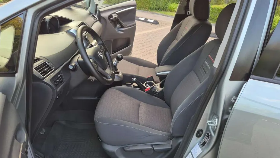 TOYOTA Verso -