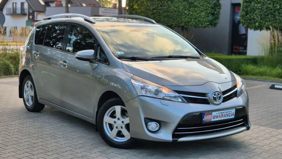 TOYOTA Verso -