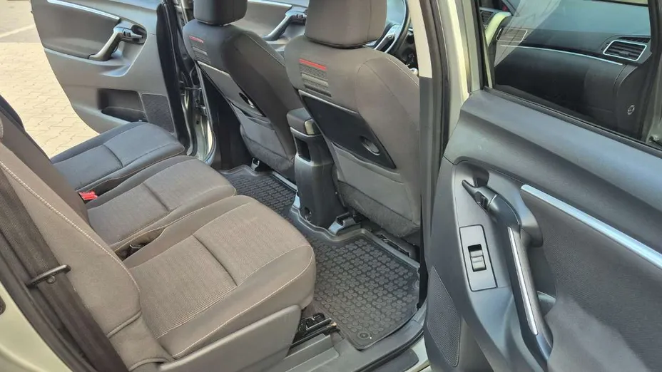 TOYOTA Verso -