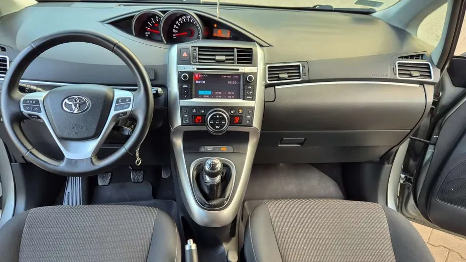 TOYOTA Verso -