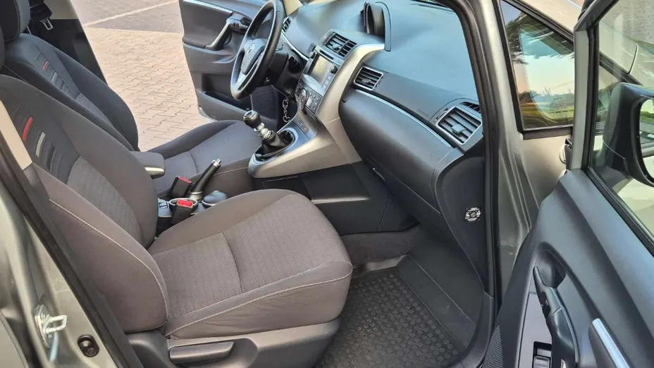TOYOTA Verso -