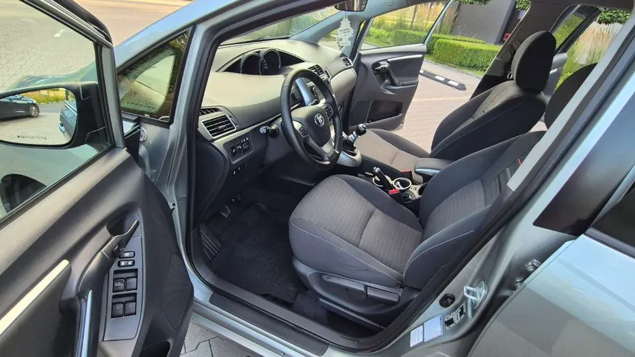 TOYOTA Verso -