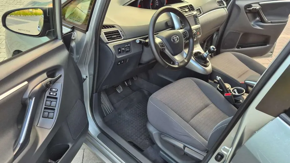 TOYOTA Verso -