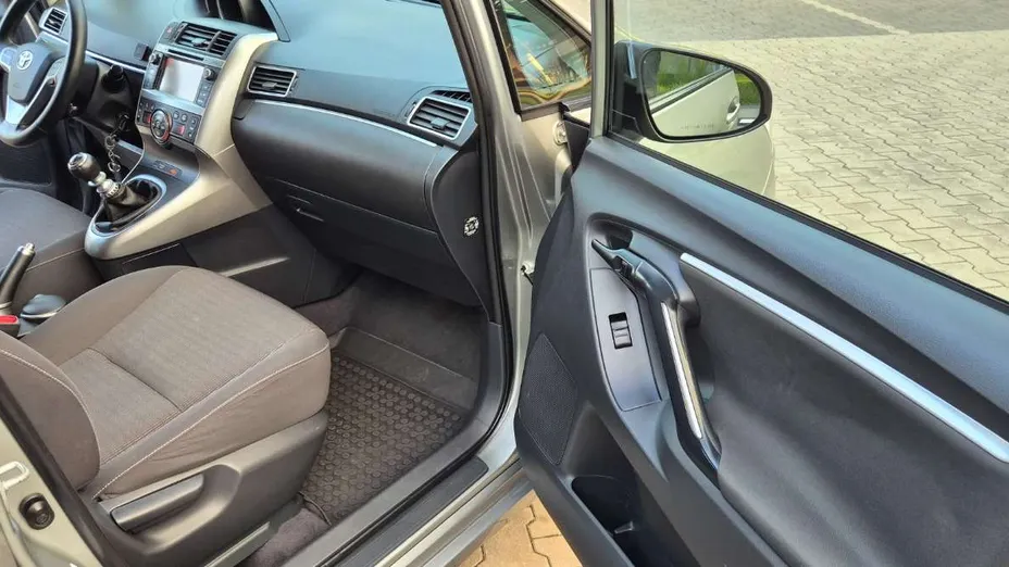 TOYOTA Verso -