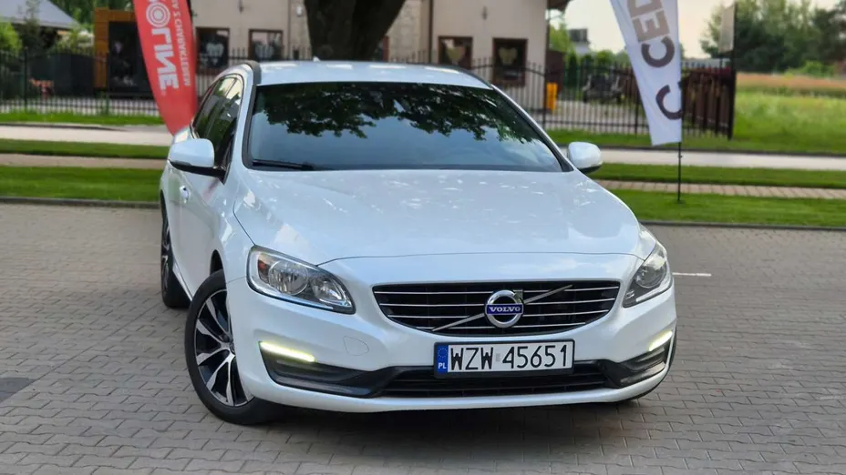 VOLVO V60 -