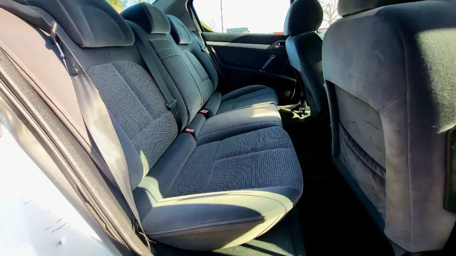 PEUGEOT 407 -
