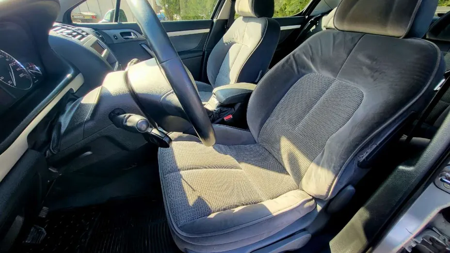 PEUGEOT 407 -