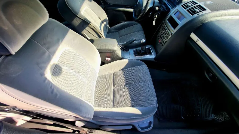 PEUGEOT 407 -