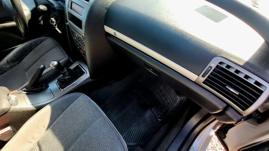 PEUGEOT 407 -