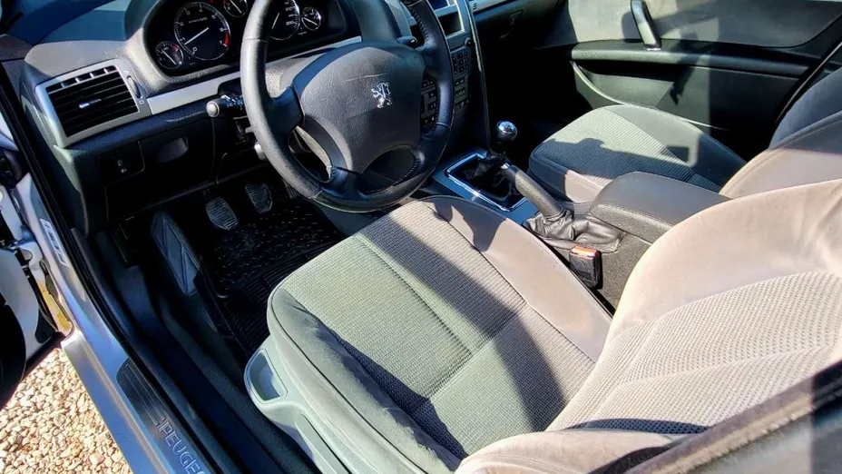 PEUGEOT 407 -