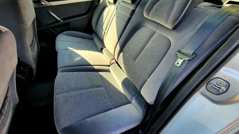PEUGEOT 407 -