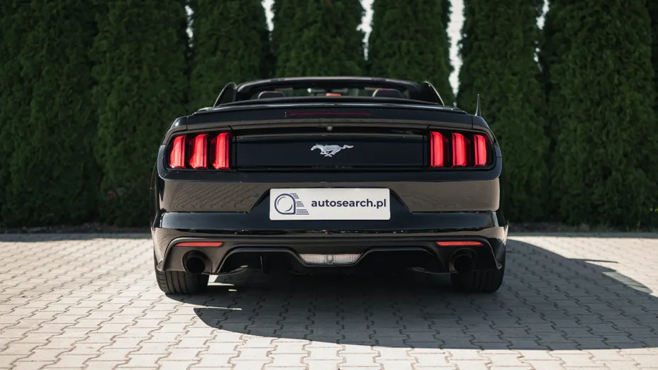 FORD Mustang -